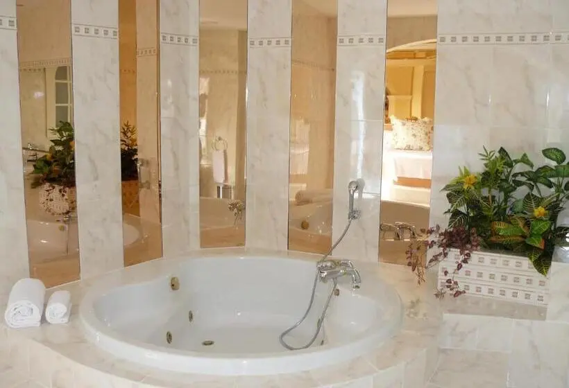 اتاق سوپریور با وان آب گرم, Villaclara