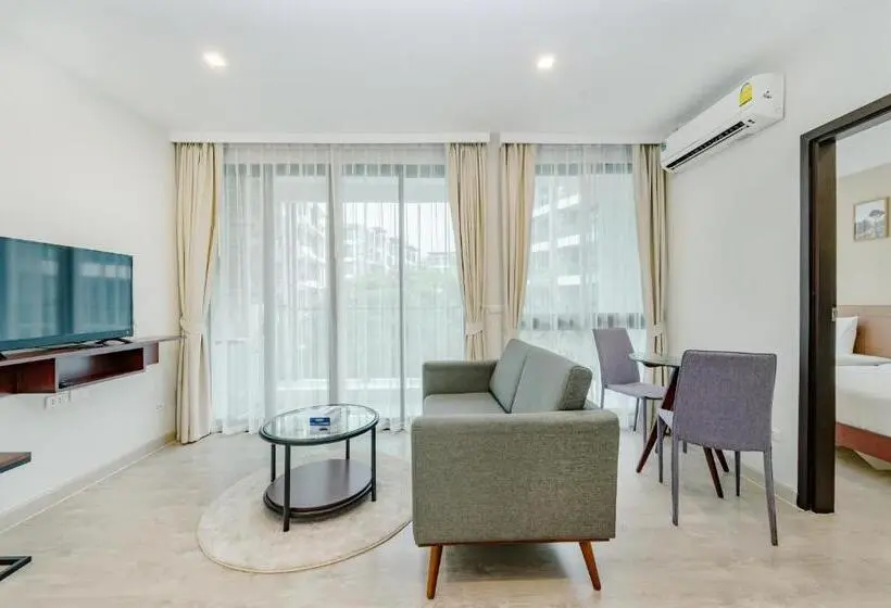 Superior-huone Allasnäkymä, Wyndham Royal Lee Phuket