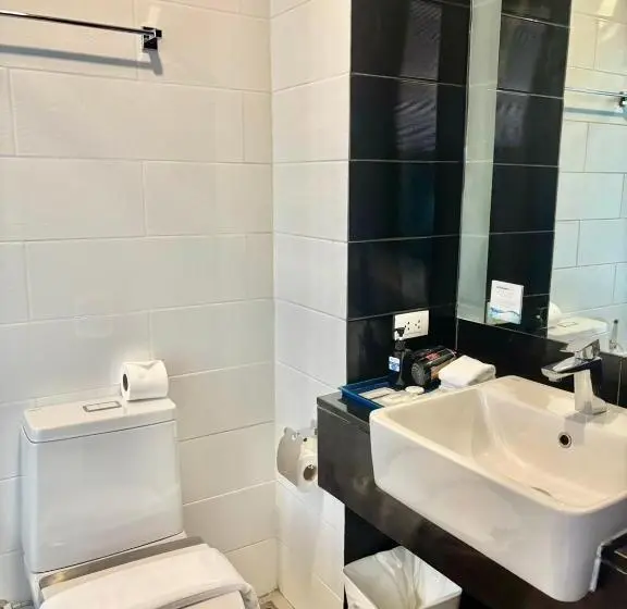 Superior-kolmen hengen huone allasnäkymällä, Wyndham Royal Lee Phuket