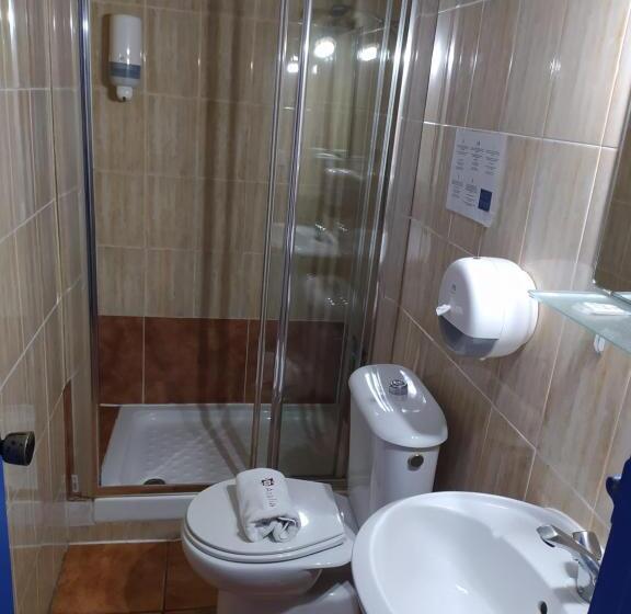 اتاق ساده سه نفره, The Dreamers&co