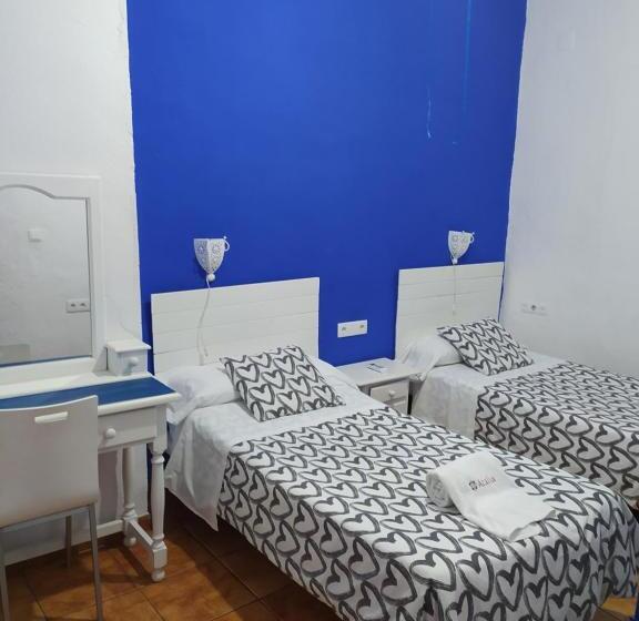 اتاق استاندارد چهار تخته, The Dreamers&co