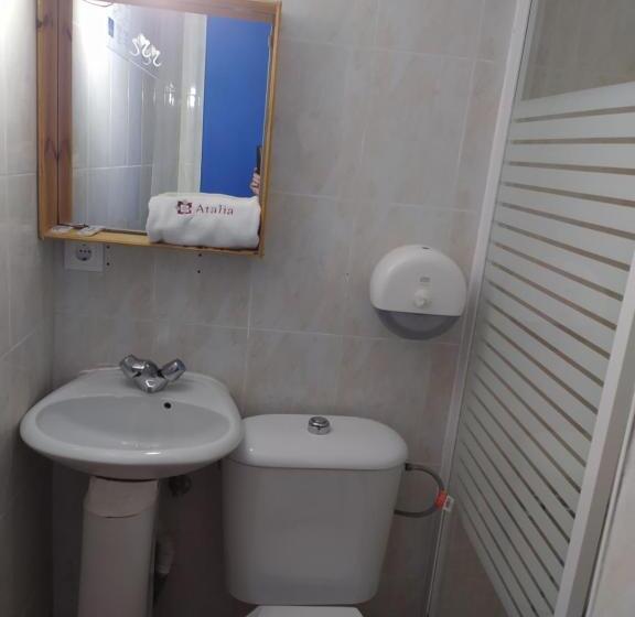 اتاق استاندارد چهار تخته, The Dreamers&co