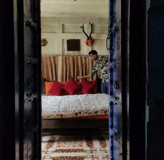 סוויטת ג'וניור עם מרפסת, Bob Hostel