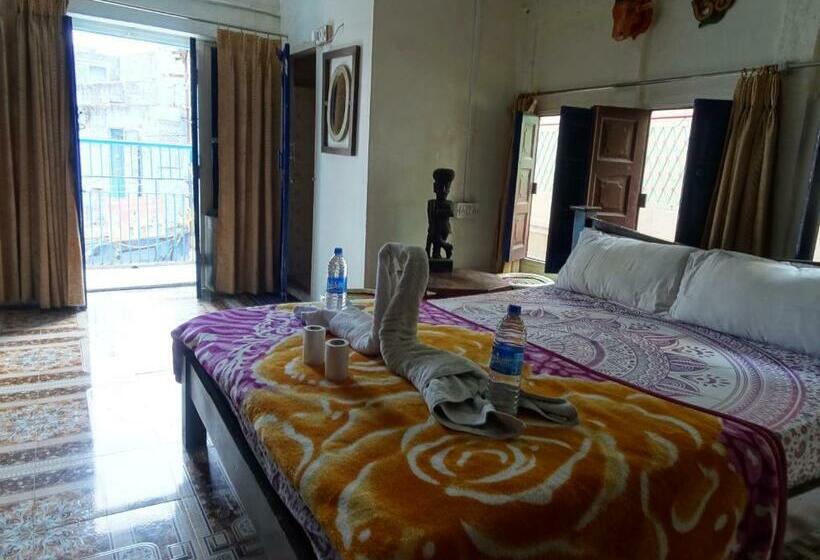 סוויטת ג'וניור עם מרפסת, Bob Hostel