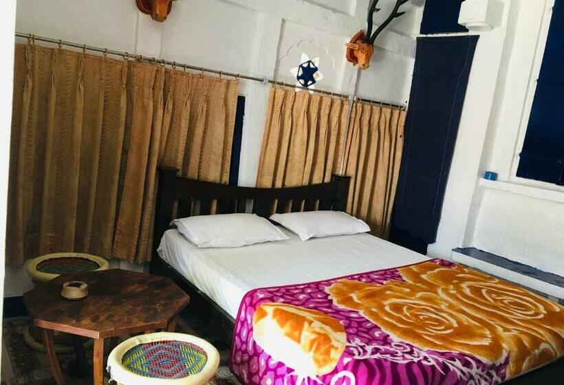 סוויטת ג'וניור עם מרפסת, Bob Hostel