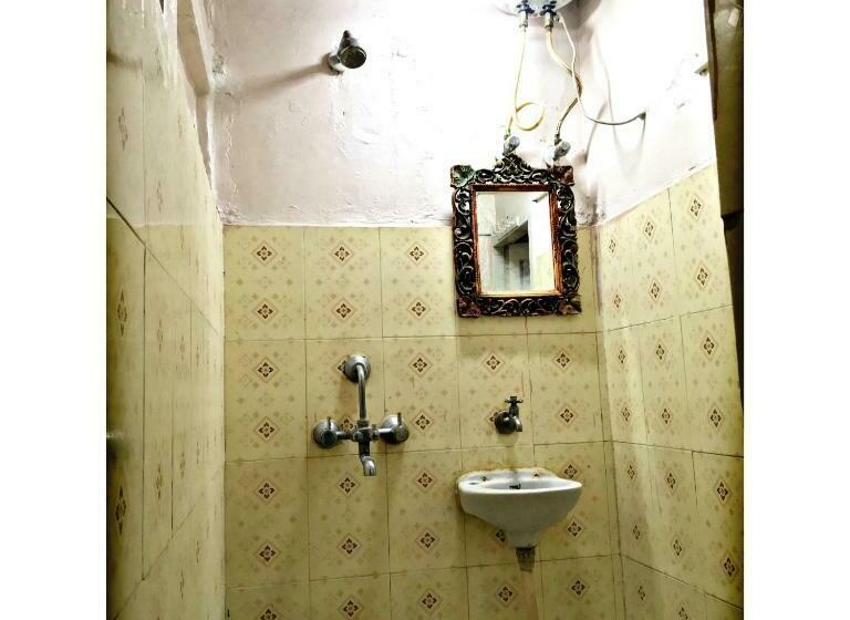 סוויטת ג'וניור עם מרפסת, Bob Hostel