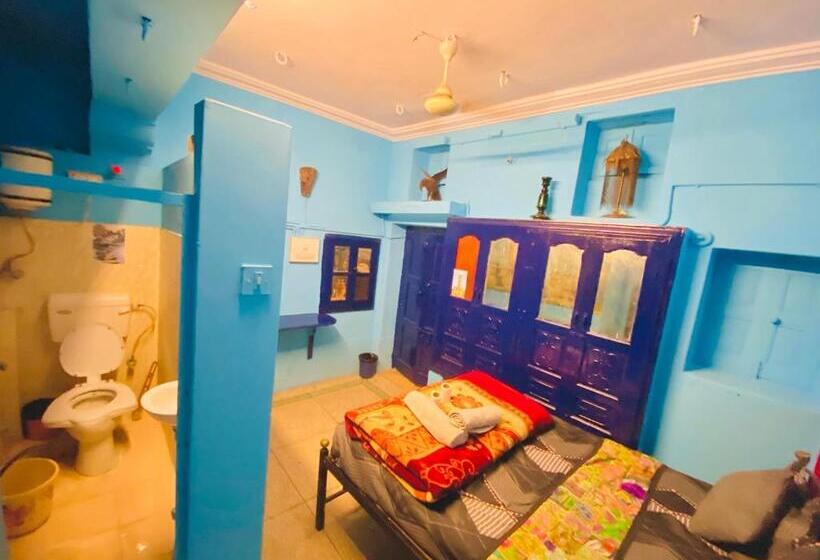 חדר דלוקס, Bob Hostel