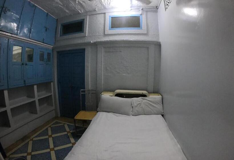 חדר אקונומי, Bob Hostel