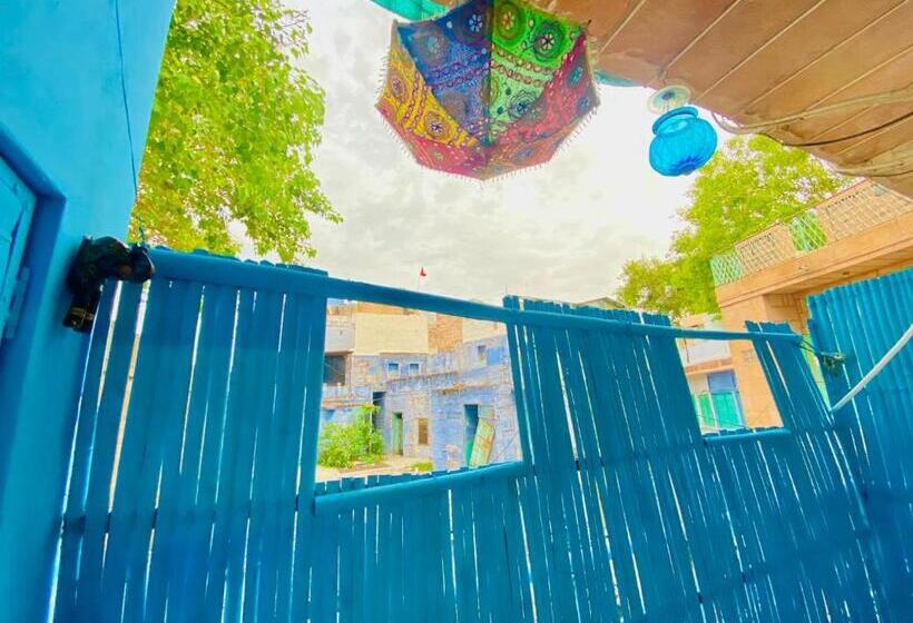 חדר לארבעה סטנדרטי עם מרפסת, Bob Hostel