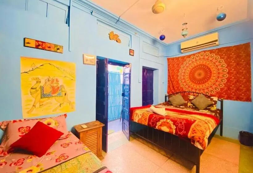 Habitació Quàdruple Estàndard amb Balconada, Bob Hostel