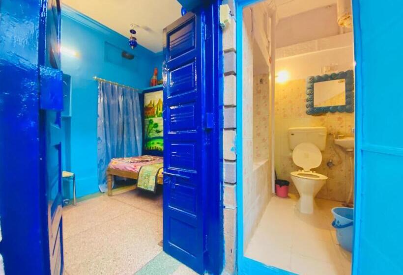 חדר לארבעה סטנדרטי עם מרפסת, Bob Hostel