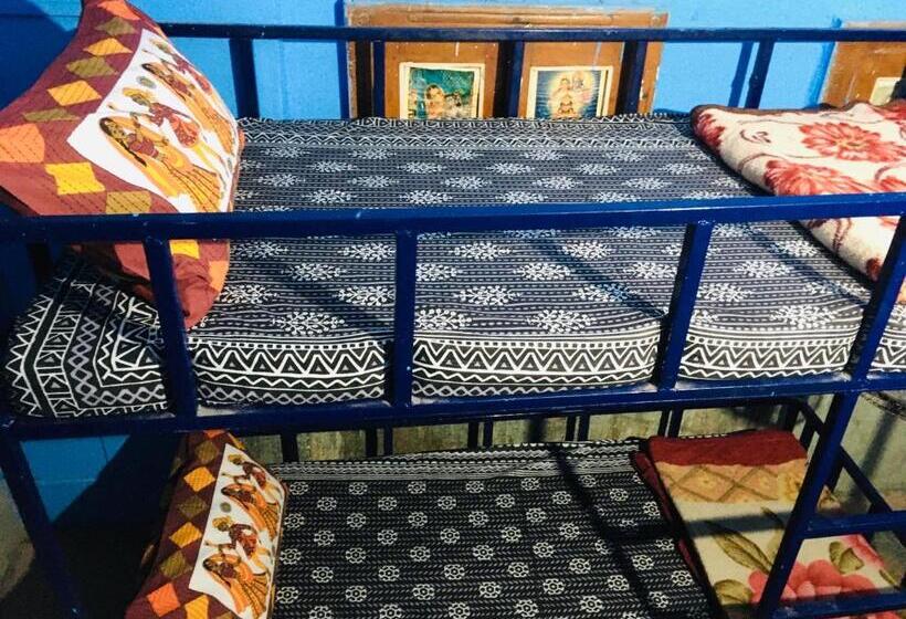 חדר בסיסי, Bob Hostel