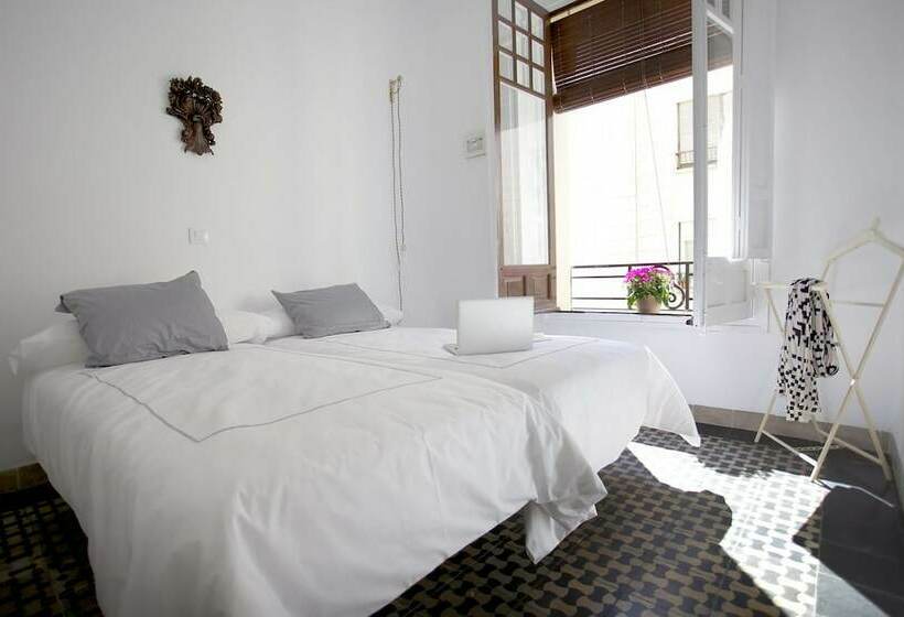 اتاق استاندارد با سرویس بهداشتی مشترک, Cordoba Bed And Be Hostel