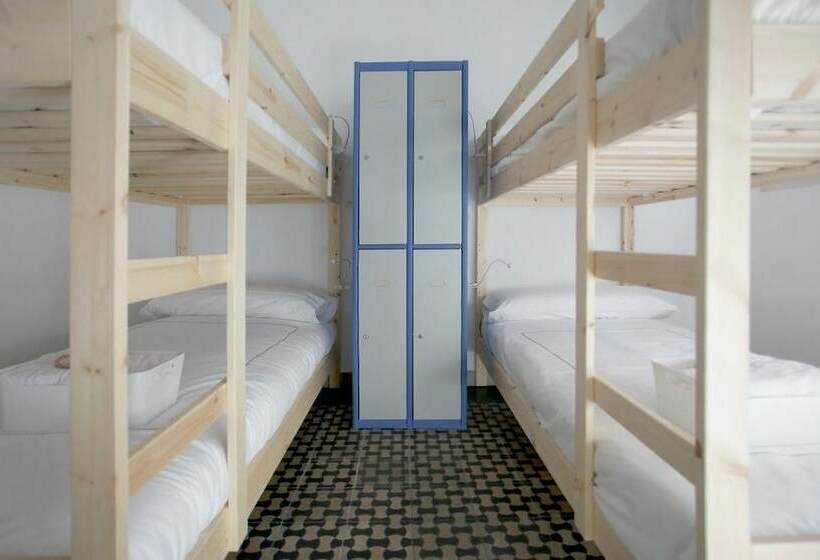 Bed in Shared Room with Shared Bathroom, Cordoba Bed And Be   Hostel