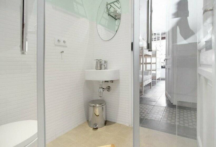 اتاق استاندارد با سرویس بهداشتی مشترک, Cordoba Bed And Be Hostel