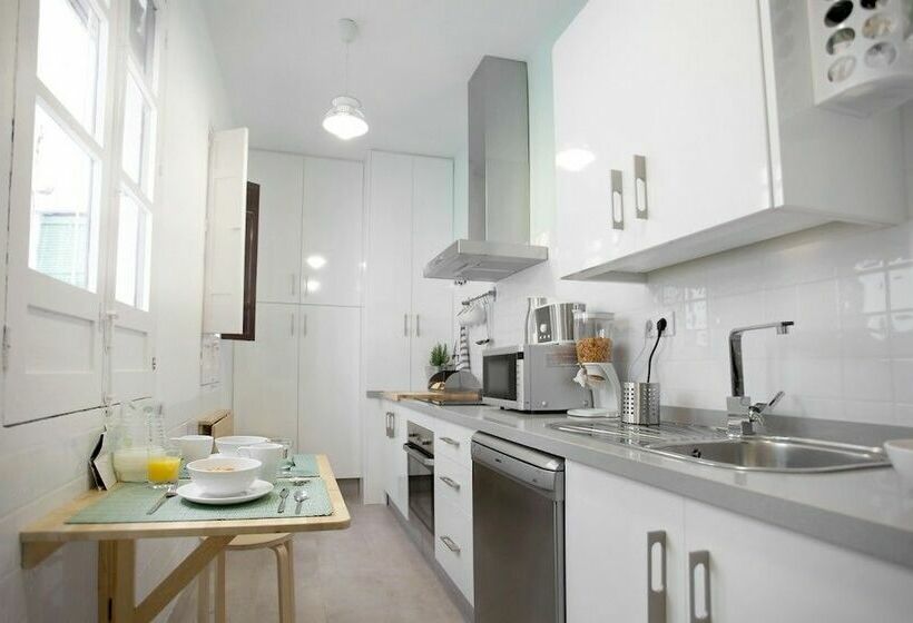 Bed in Shared Room with Shared Bathroom, Cordoba Bed And Be   Hostel