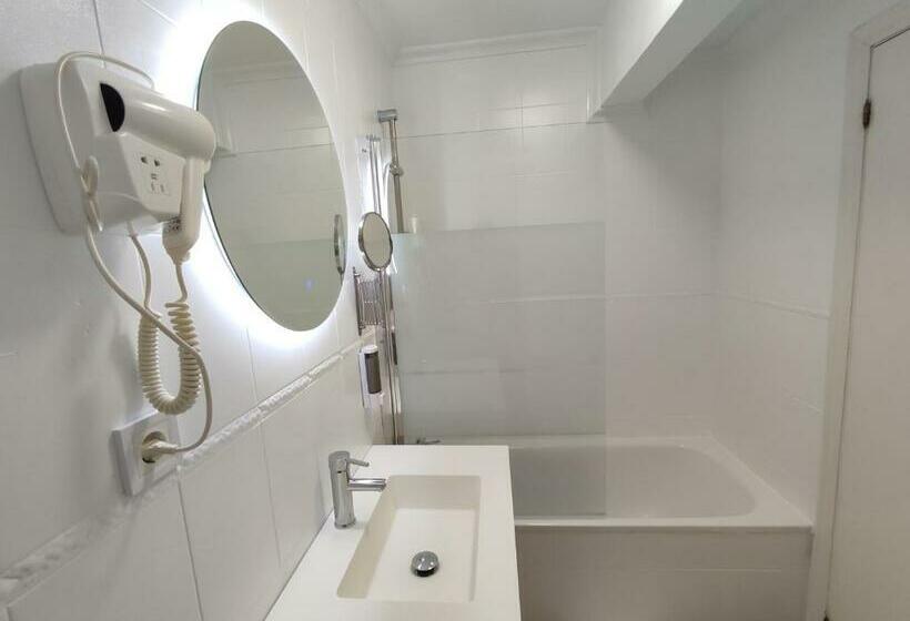 غرفة قياسية ثلاثية, Hostal Lucy