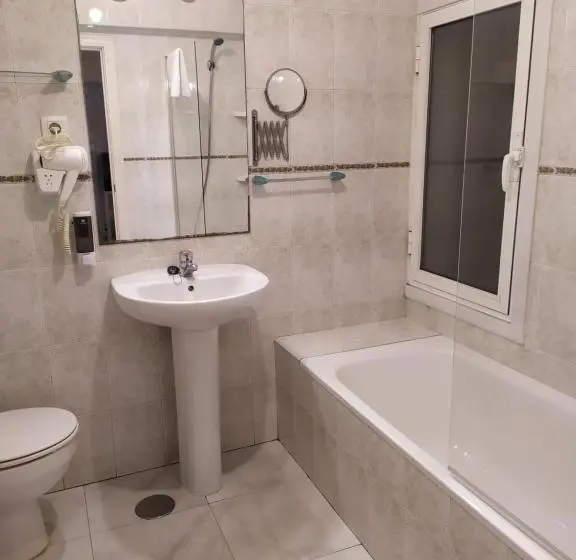 اتاق استاندارد چهار تخته, Hostal Lucy