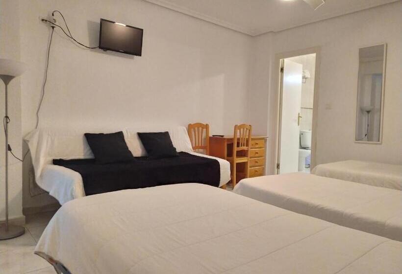 Четырехместный Номер Стандарт, Hostal Lucy