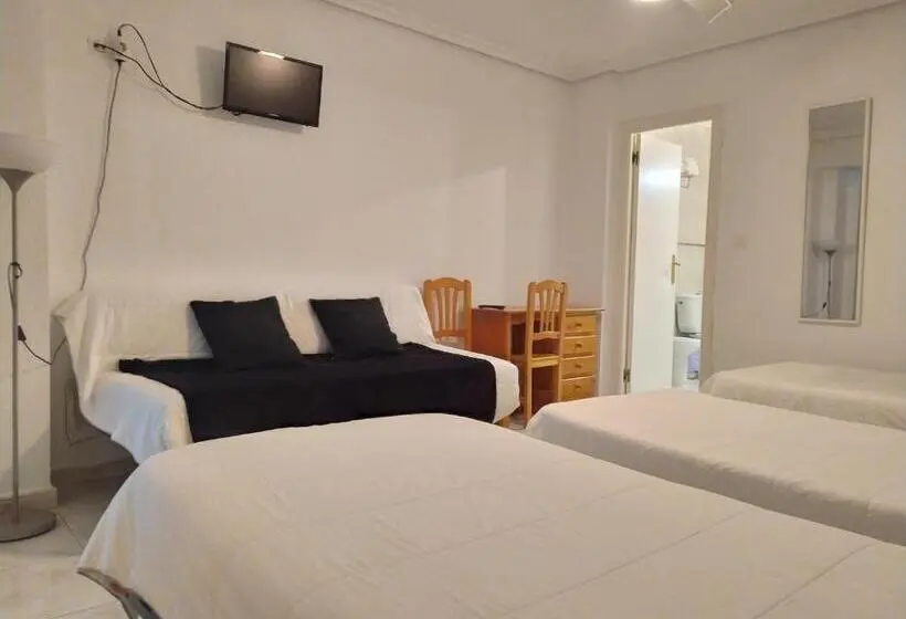 اتاق استاندارد چهار تخته, Hostal Lucy