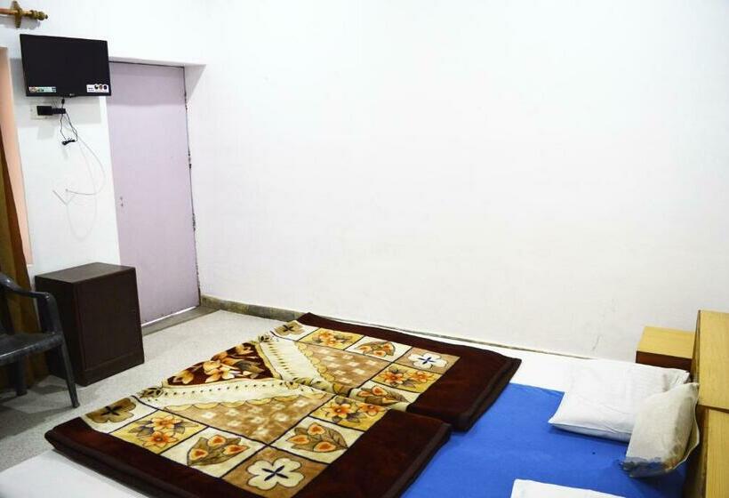 스탠다드 룸, Goverdhan Tourist Complex