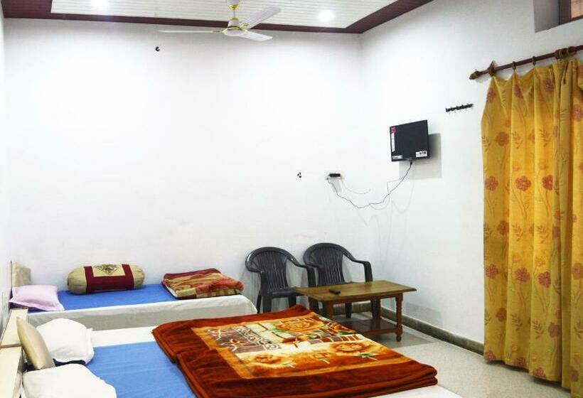 חדר סטנדרט, Goverdhan Tourist Complex