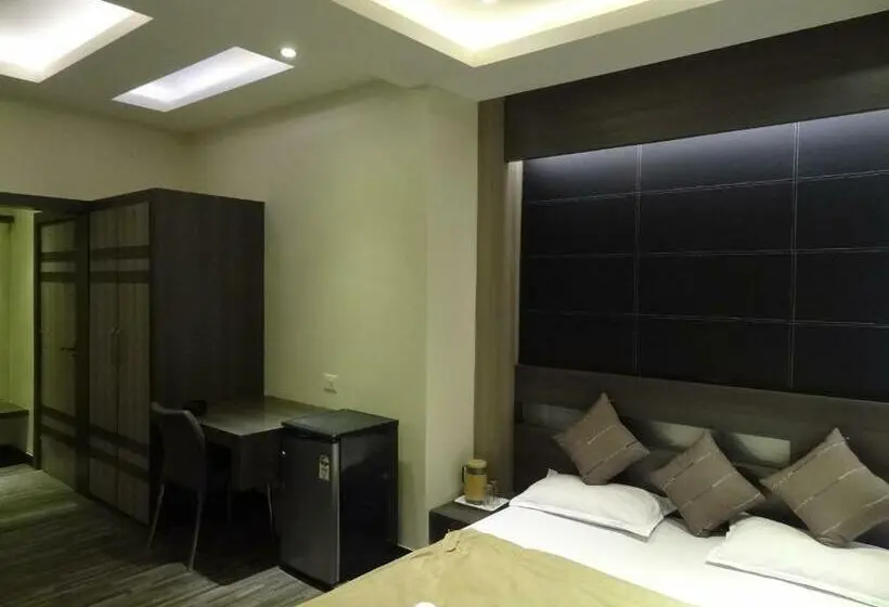 Junior Suite, Purva