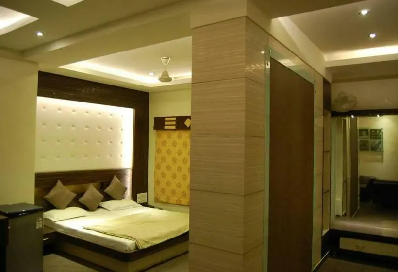 Junior Suite, Purva