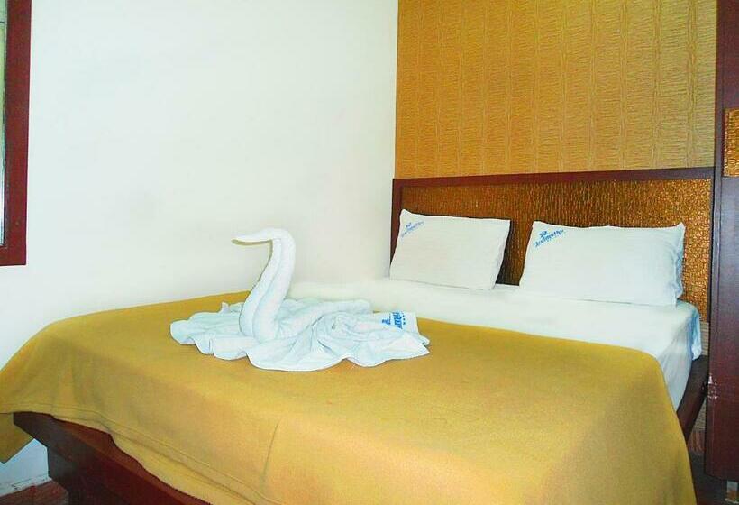 Pokój Ekonomiczny, Sri Arulmuthu Residency