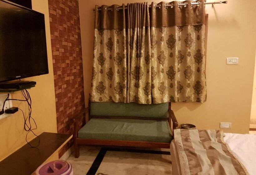 Номер Deluxe, Swagat