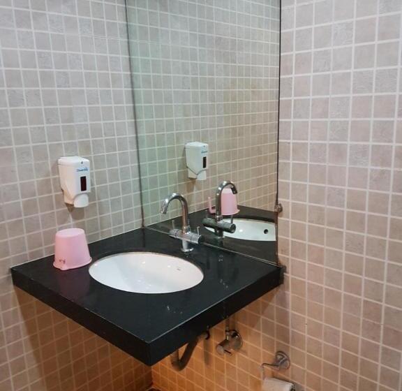 Номер Deluxe, Swagat