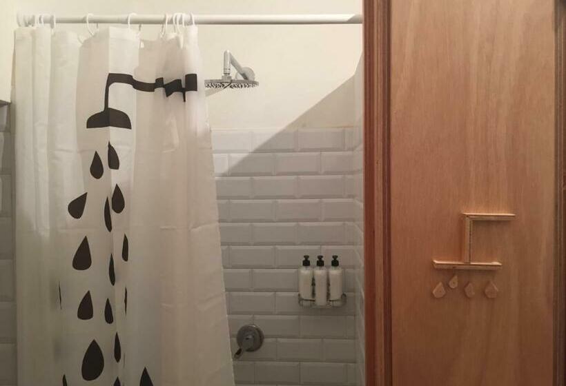 اتاق استاندارد با سرویس بهداشتی مشترک, Slow City Hostel Pontevedra