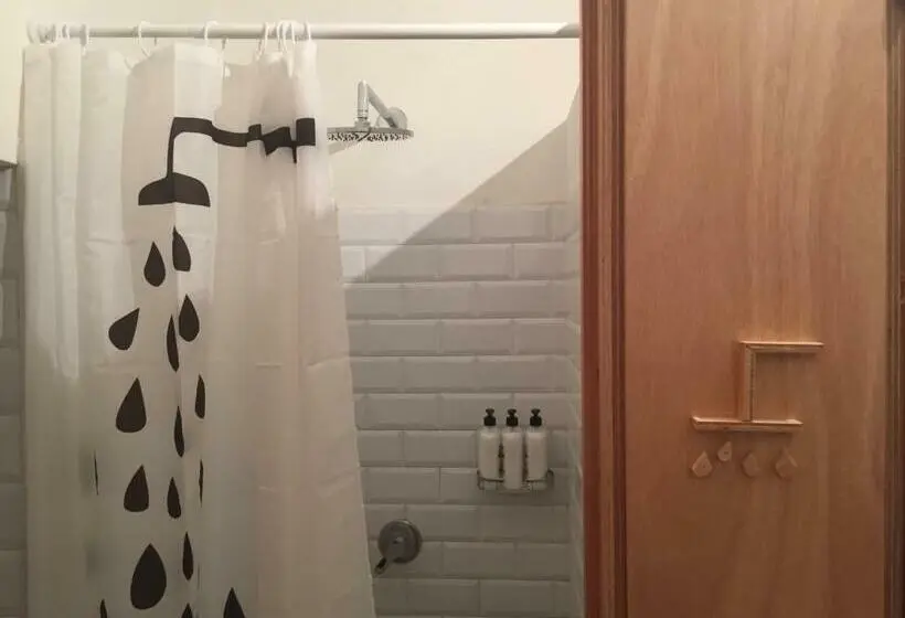 اتاق استاندارد با سرویس بهداشتی مشترک, Slow City Hostel Pontevedra