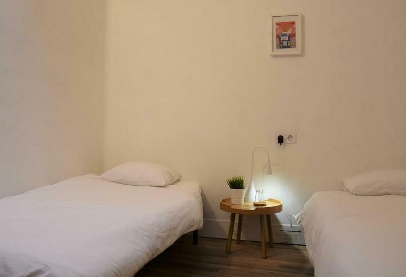 اتاق استاندارد با سرویس بهداشتی مشترک, Slow City Hostel Pontevedra