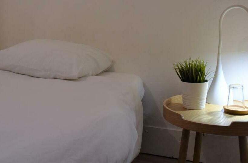 اتاق استاندارد با سرویس بهداشتی مشترک, Slow City Hostel Pontevedra