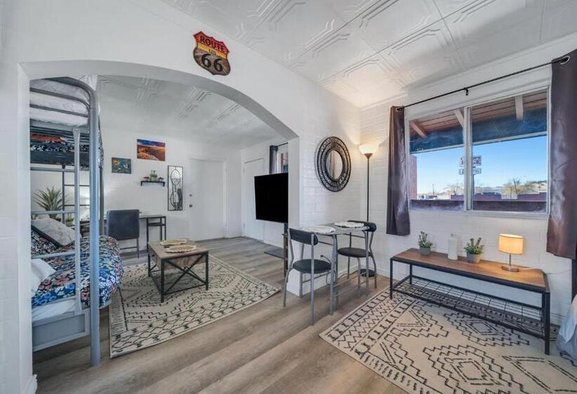 جناح مزوَّد بشرفة, Canyon S Edge Route 66 Motel