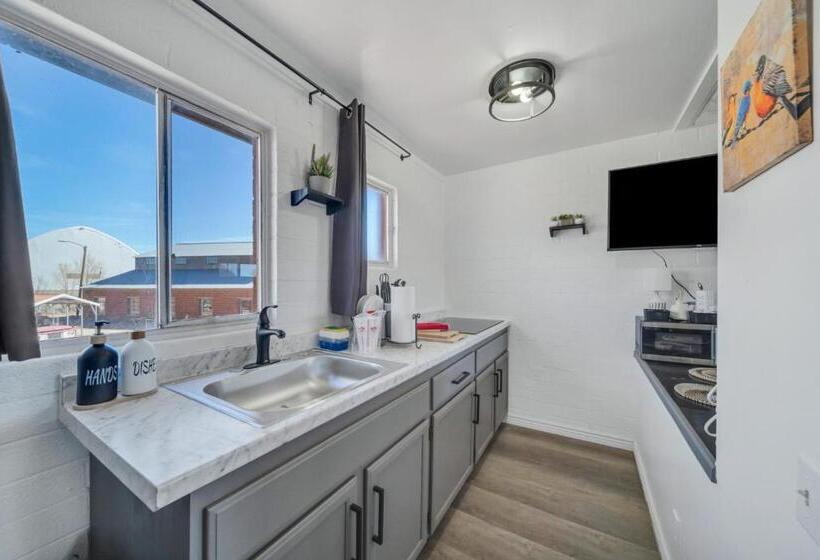 جناح مزوَّد بشرفة, Canyon S Edge Route 66 Motel