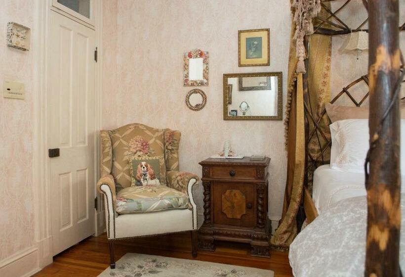 غرفة ديلوكس سرير ملكى, 10 Clarke