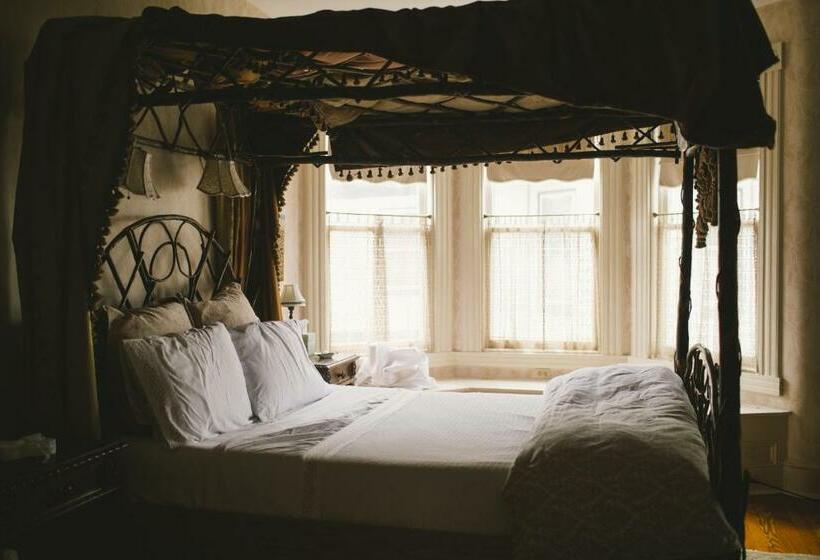 غرفة ديلوكس سرير ملكى, 10 Clarke