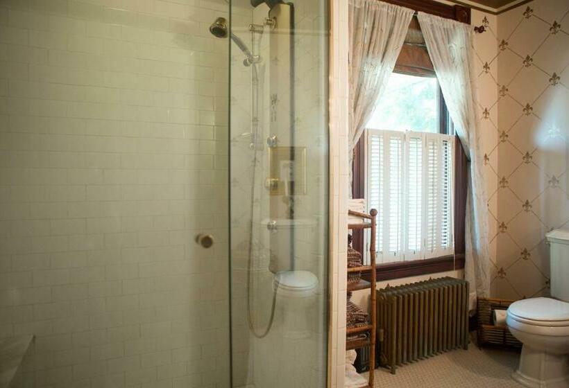 غرفة ديلوكس سرير ملكى, 10 Clarke