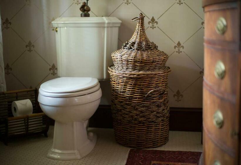 غرفة ديلوكس سرير ملكى, 10 Clarke