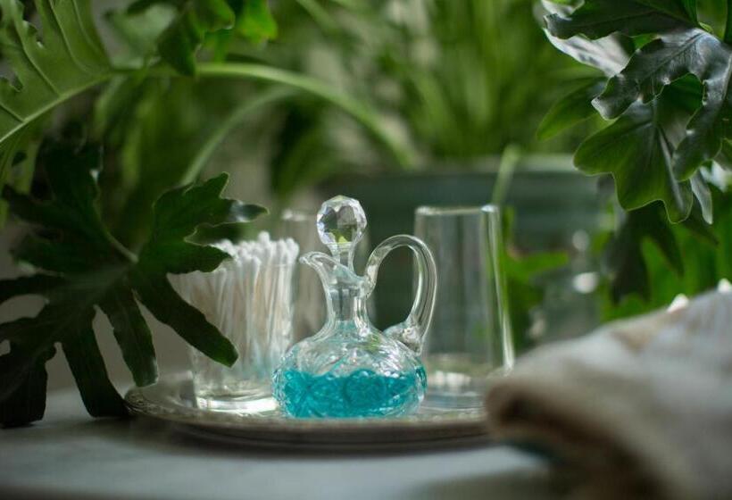 غرفة ديلوكس سرير ملكى, 10 Clarke