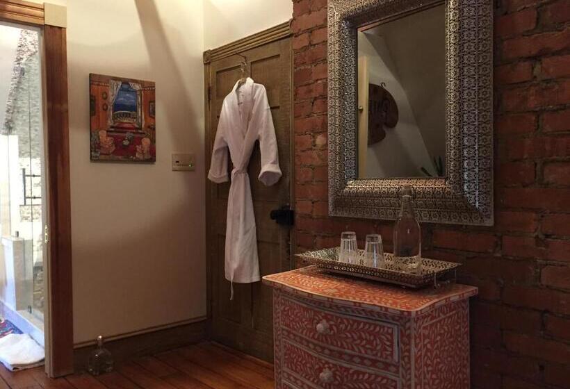 غرفة سوبيريور سرير ملكى, 10 Clarke