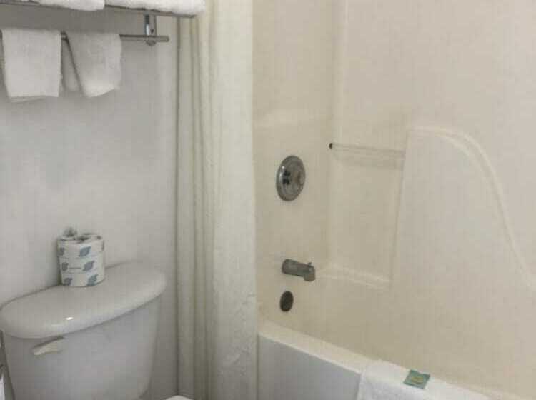 غرفة ديلوكس, Clairmont Inn