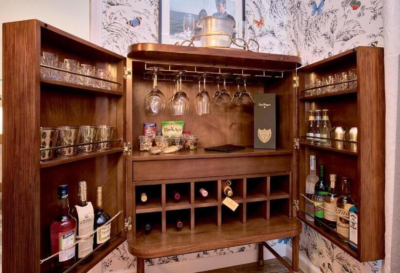 سوییت, Dive Palm Springs