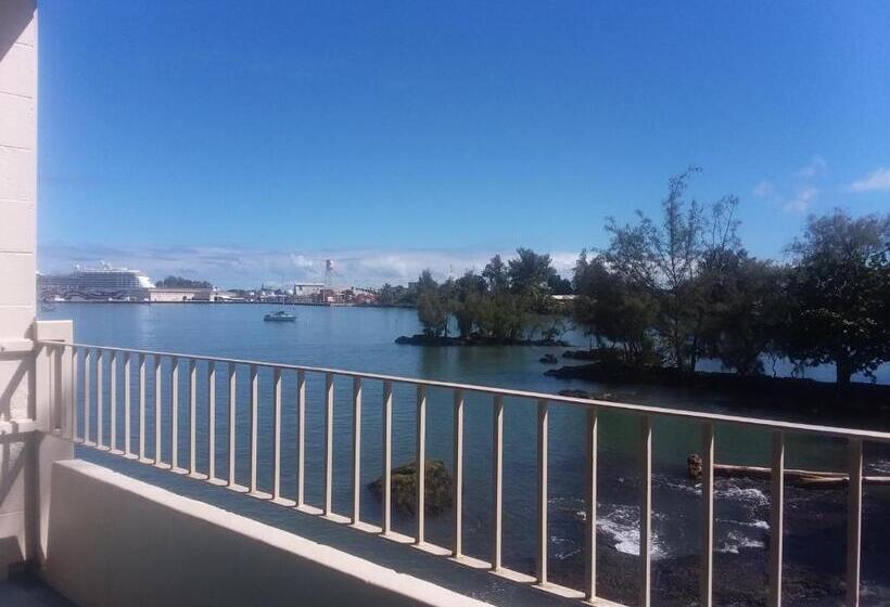 סטודיו דלוקס, Hilo Reeds Bay