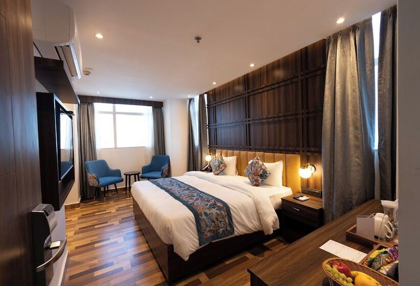 غرفة تنفيذية, Hyphen Business