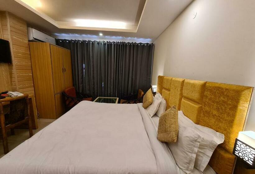 디럭스 룸, Rajpur Heights