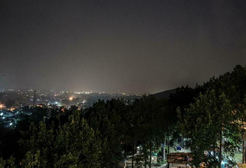 디럭스 룸, Rajpur Heights