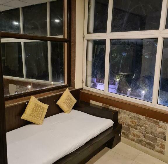 디럭스 룸, Rajpur Heights